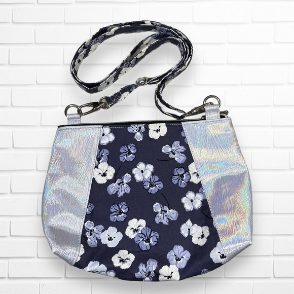 Floral Elegance: Handmade Pansy Print Purse with Iridescent Accents - Picture 2 of 6